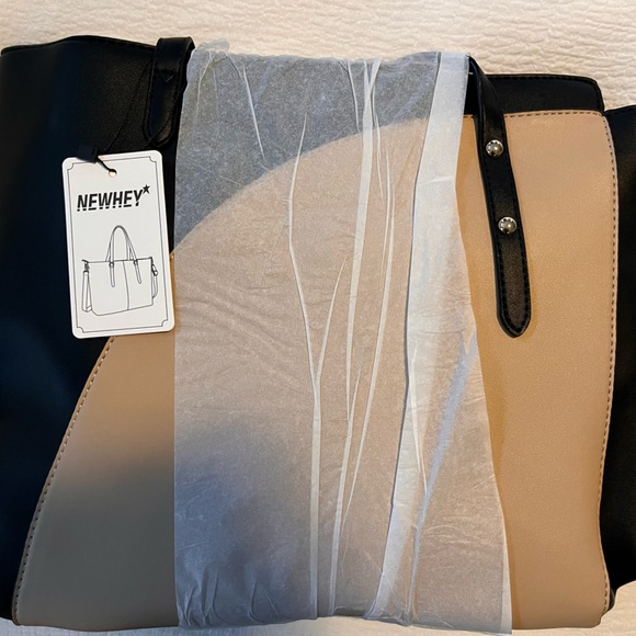 tablet/laptop tote with removable crossbody - brand new in the package - Picture 3 of 7